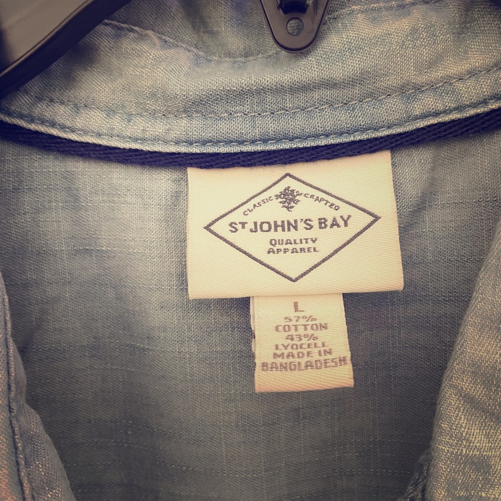 Lg sleeveless blue jean shirt. St. John’s.